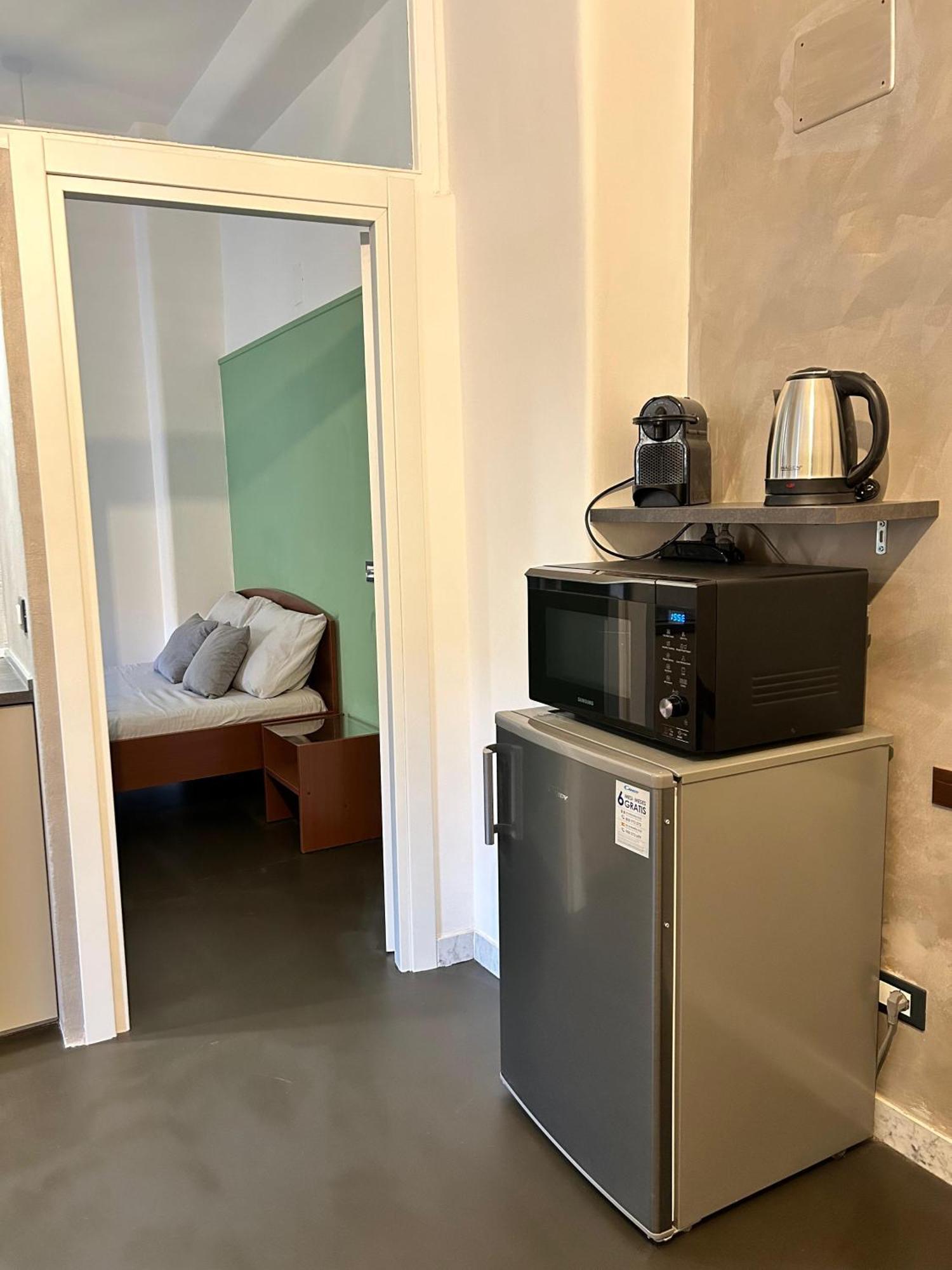 Jef San Giovanni, Apartamento *