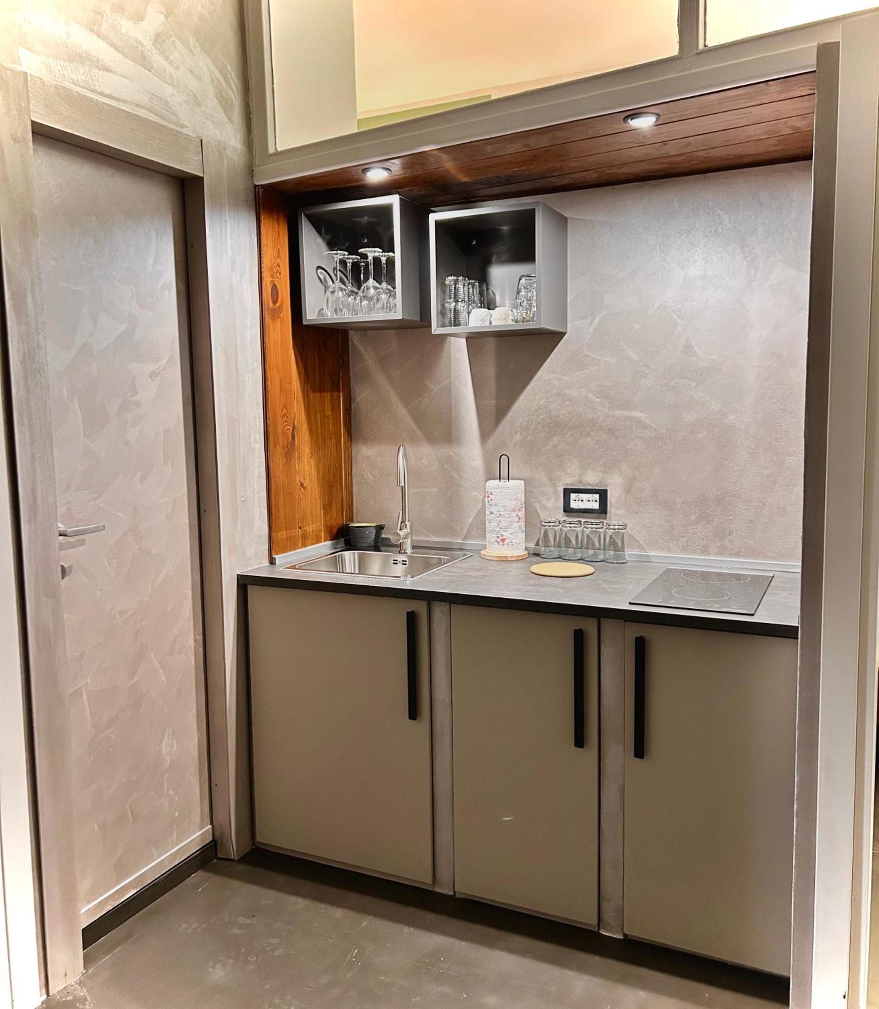 Jef San Giovanni, Apartamento *